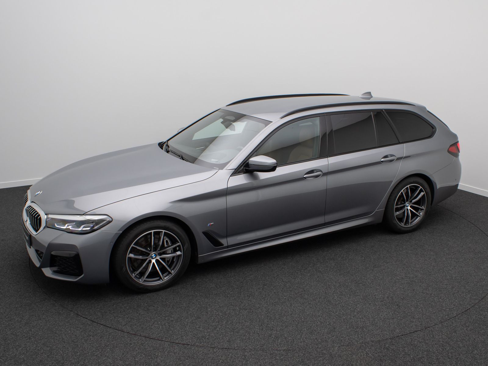 Fahrzeugabbildung BMW 530d xD M Sport Kamera HUD DAB H/K AHK ACC Alarm