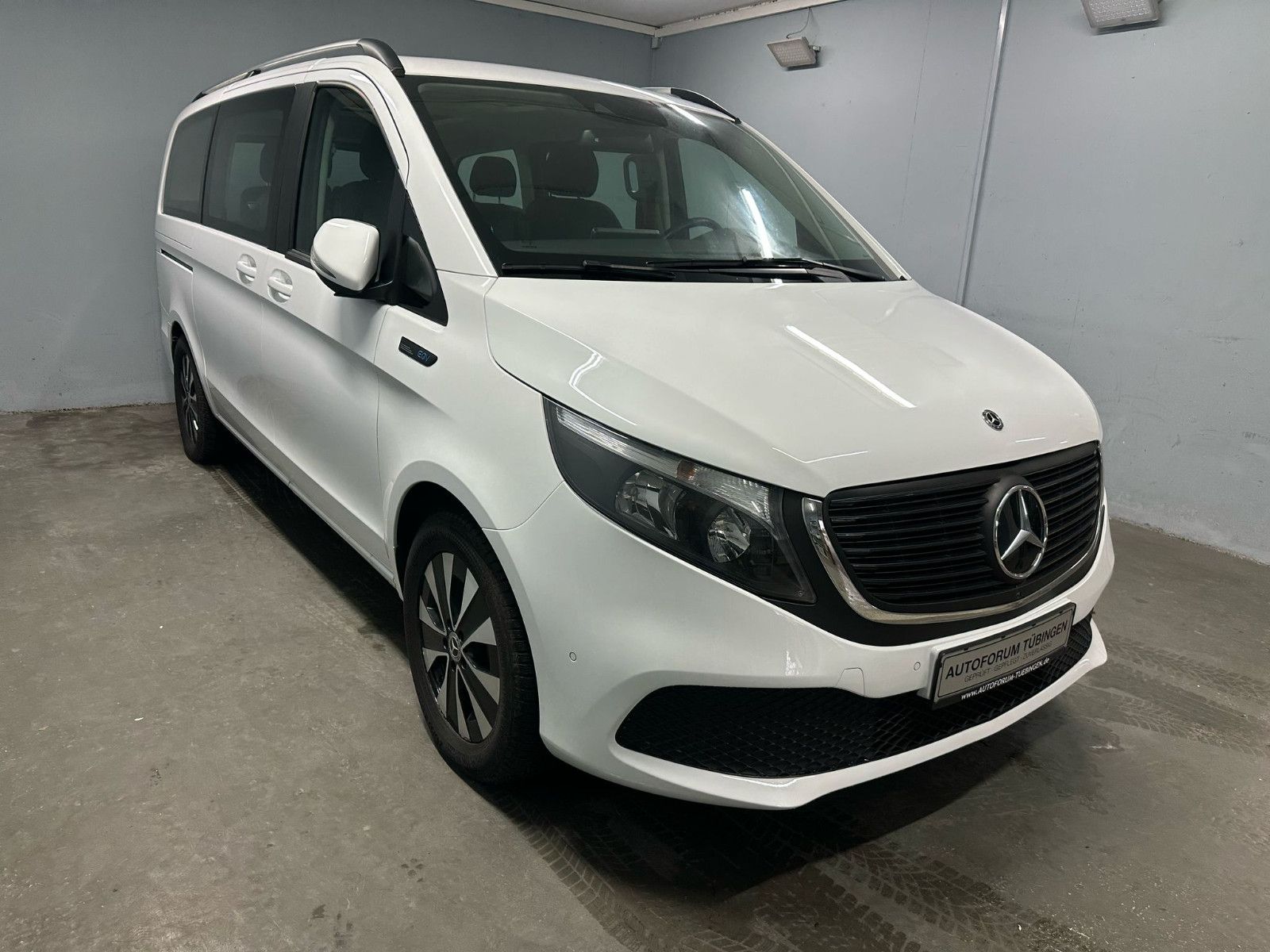 Fahrzeugabbildung Mercedes-Benz EQV 300 Lang *360°*PANO*SPURH*DISTRO* 7 SITZE