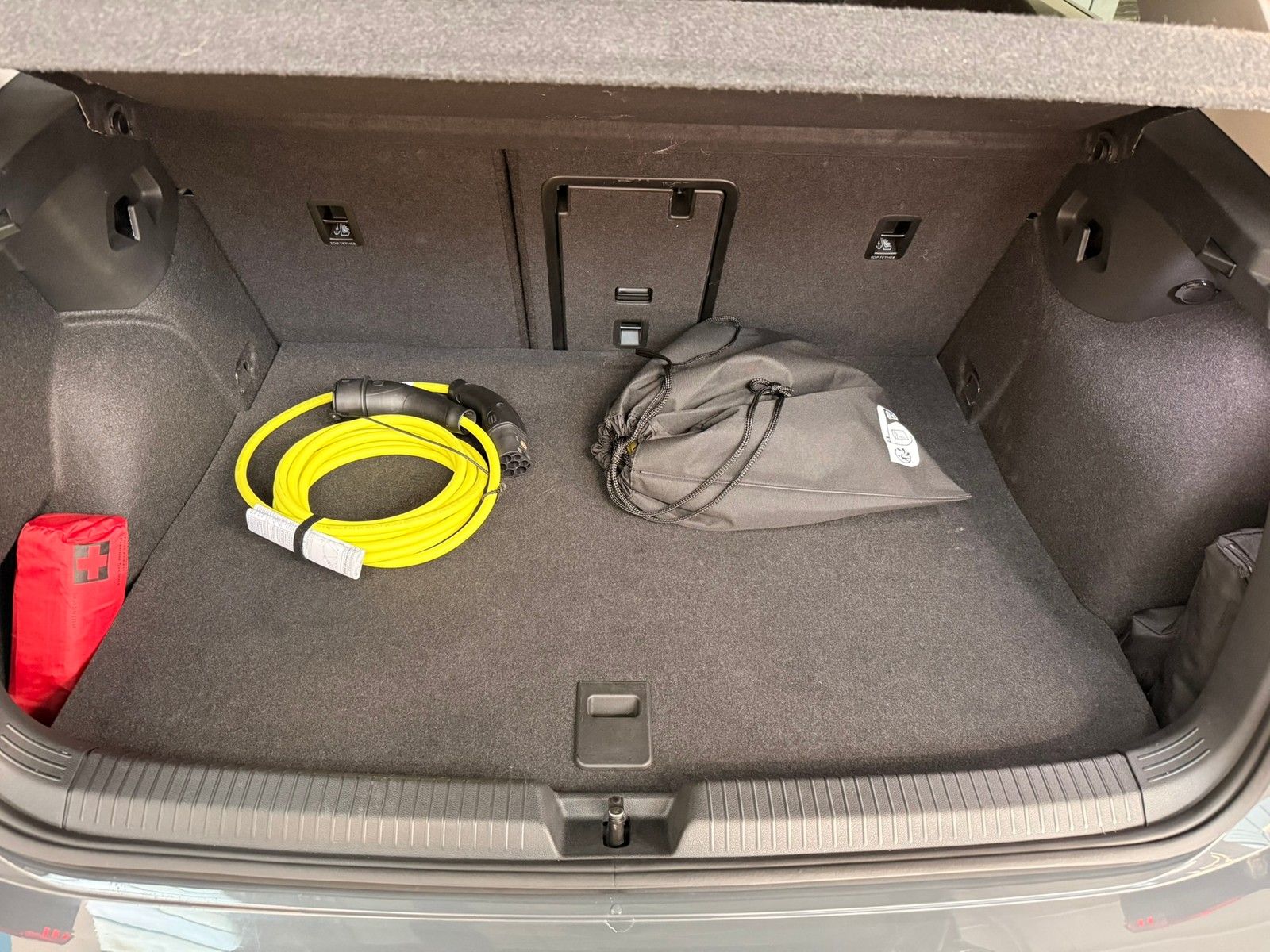 Fahrzeugabbildung Volkswagen Golf VIII 1.5 TSI eHybrid 150 kW Life +Navi +Kam