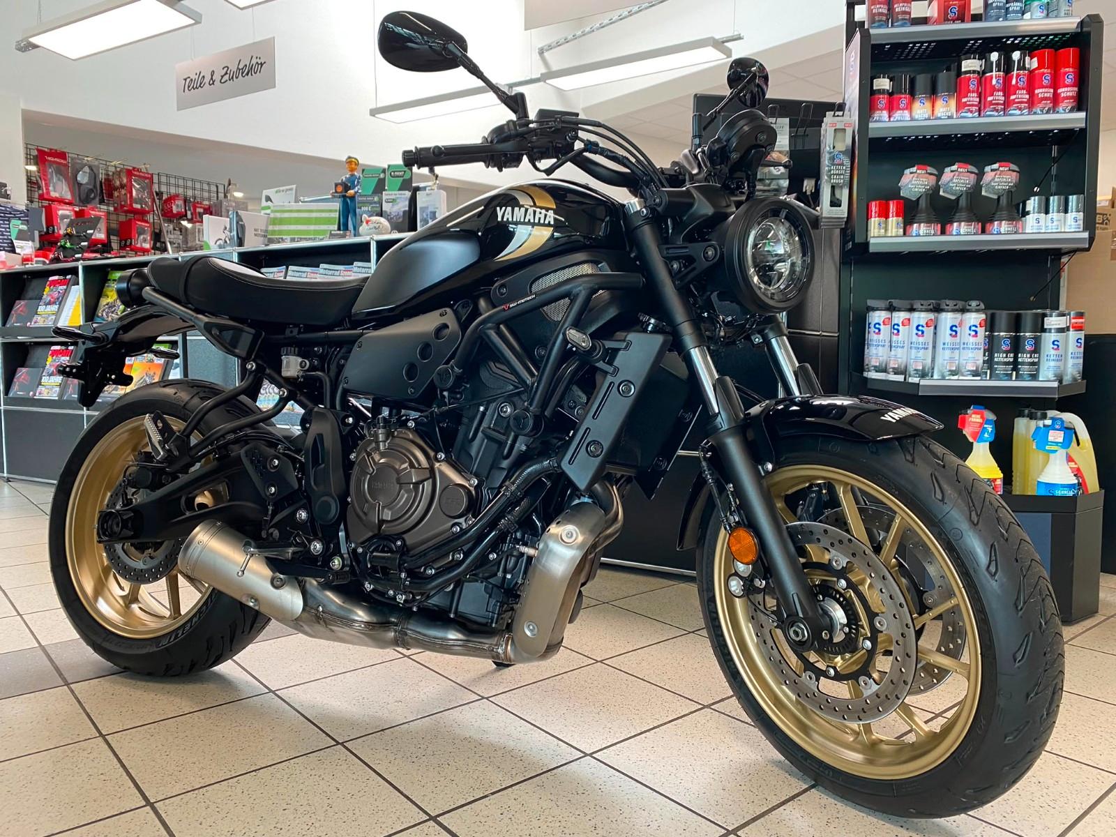 Yamaha XSR 700 "Neuwertig / 25 mm Tieferlegung"