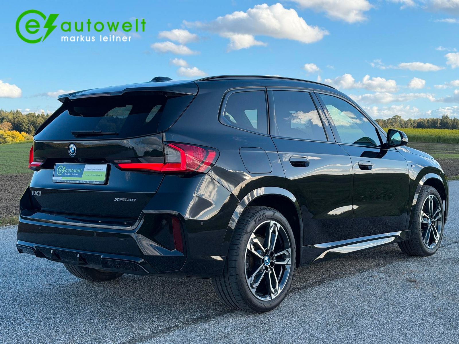 BMW iX1 xDrive30 M Sport AHK Pano Innovation DAPro imagem 3