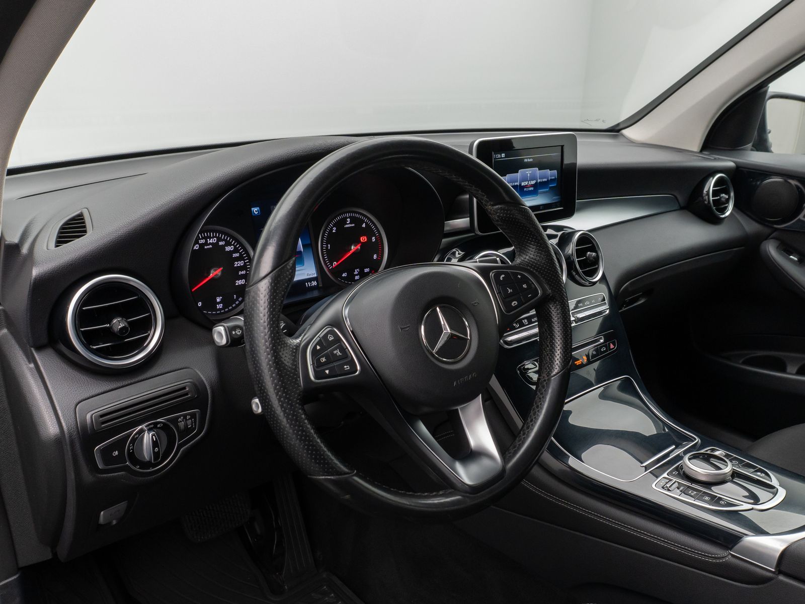 Fahrzeugabbildung Mercedes-Benz GLC 250 4Matic Kamera AHK Navi Sitzhzg