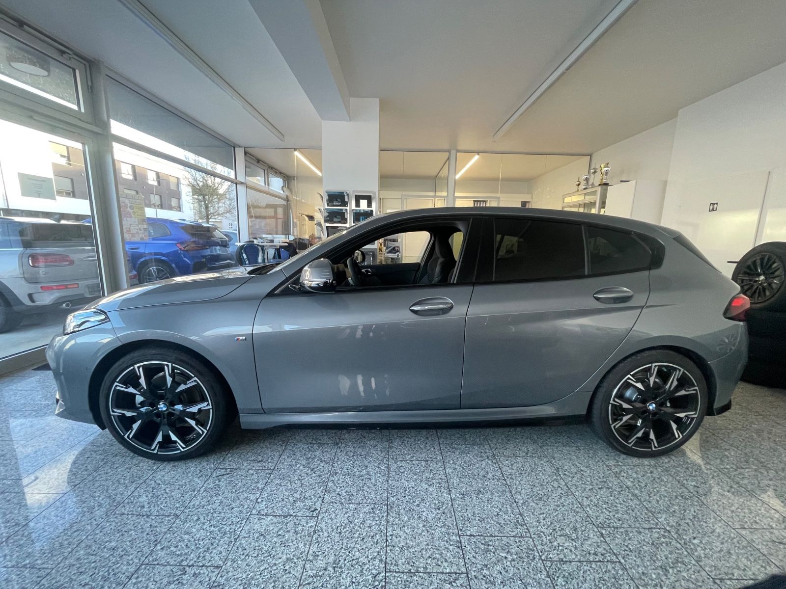 BMW 120 Baureihe 1 Lim. 120 d M Sport imagem 3