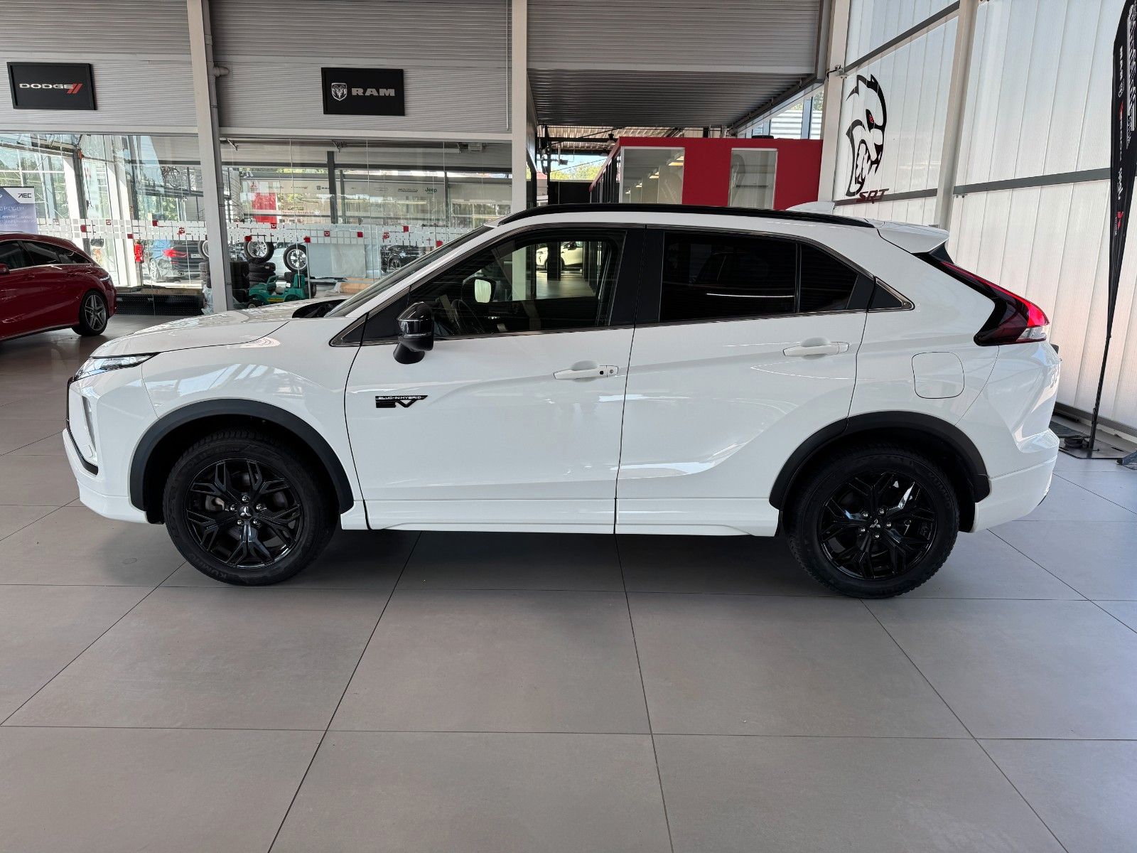 Fahrzeugabbildung Mitsubishi Eclipse Cross 2.4 PHEV Plus Select Black 4WD