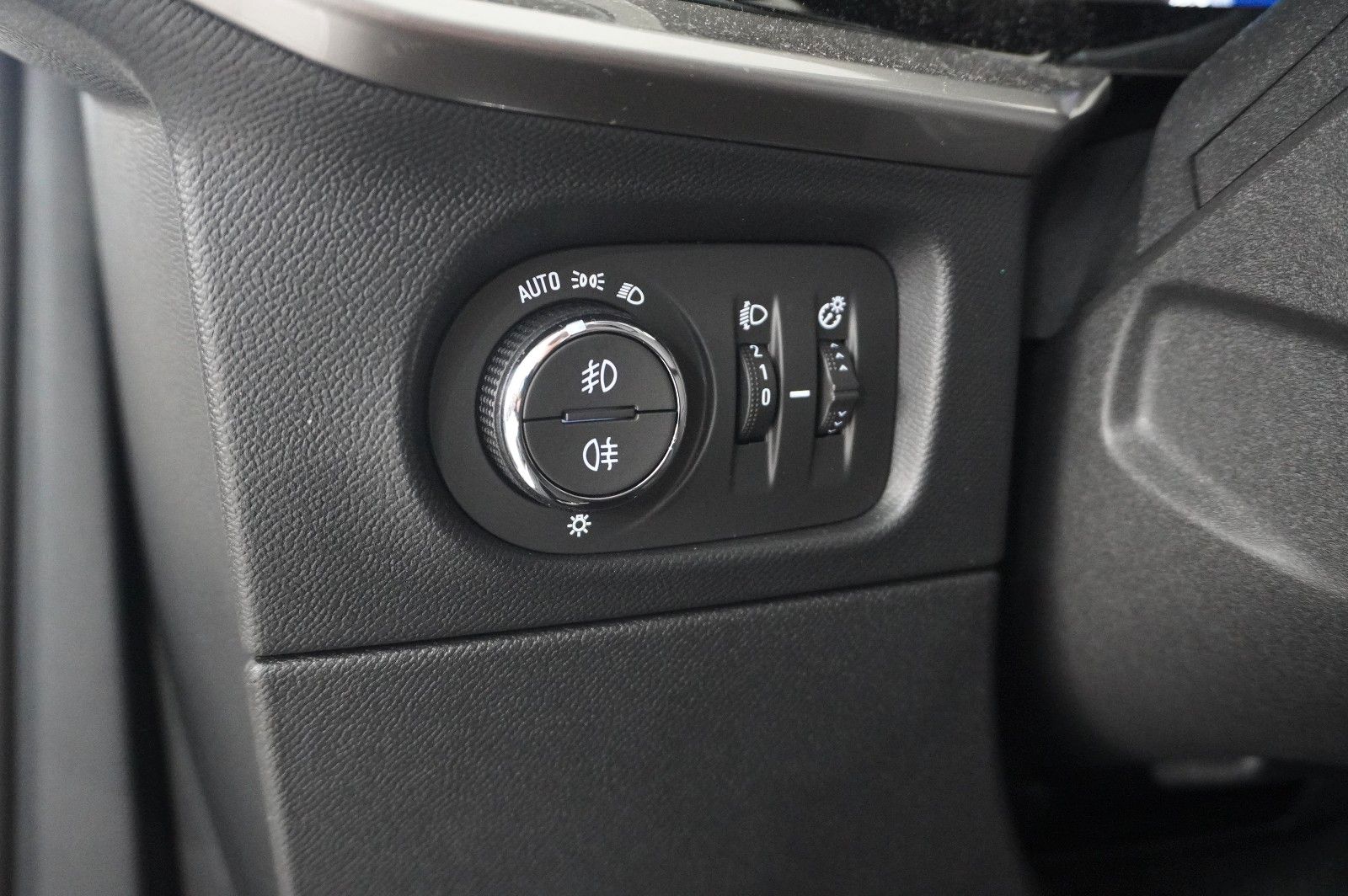 Fahrzeugabbildung Opel Mokka-e ELEGANCE 3-PHASIG NAVI/LED/KAMERA/DAB+