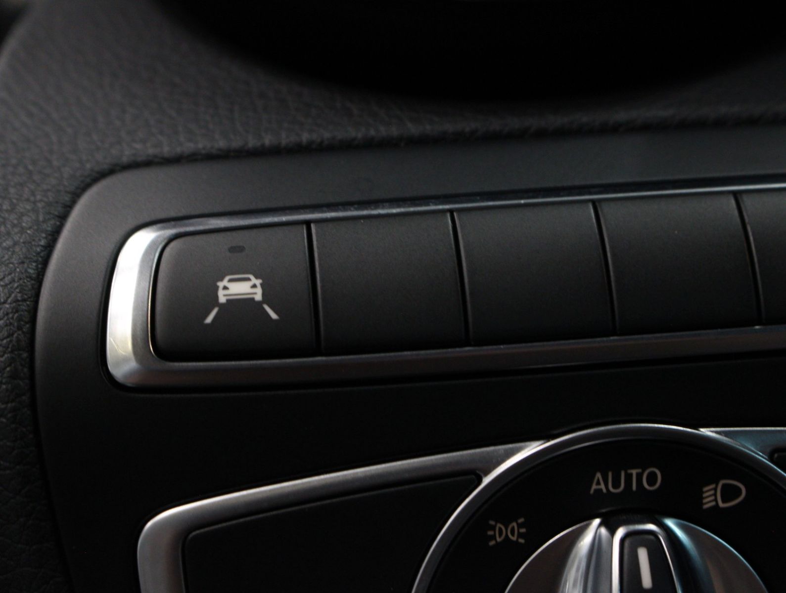 Fahrzeugabbildung Mercedes-Benz C 200 T Avantgarde Distronic*elekt. AHK*LED
