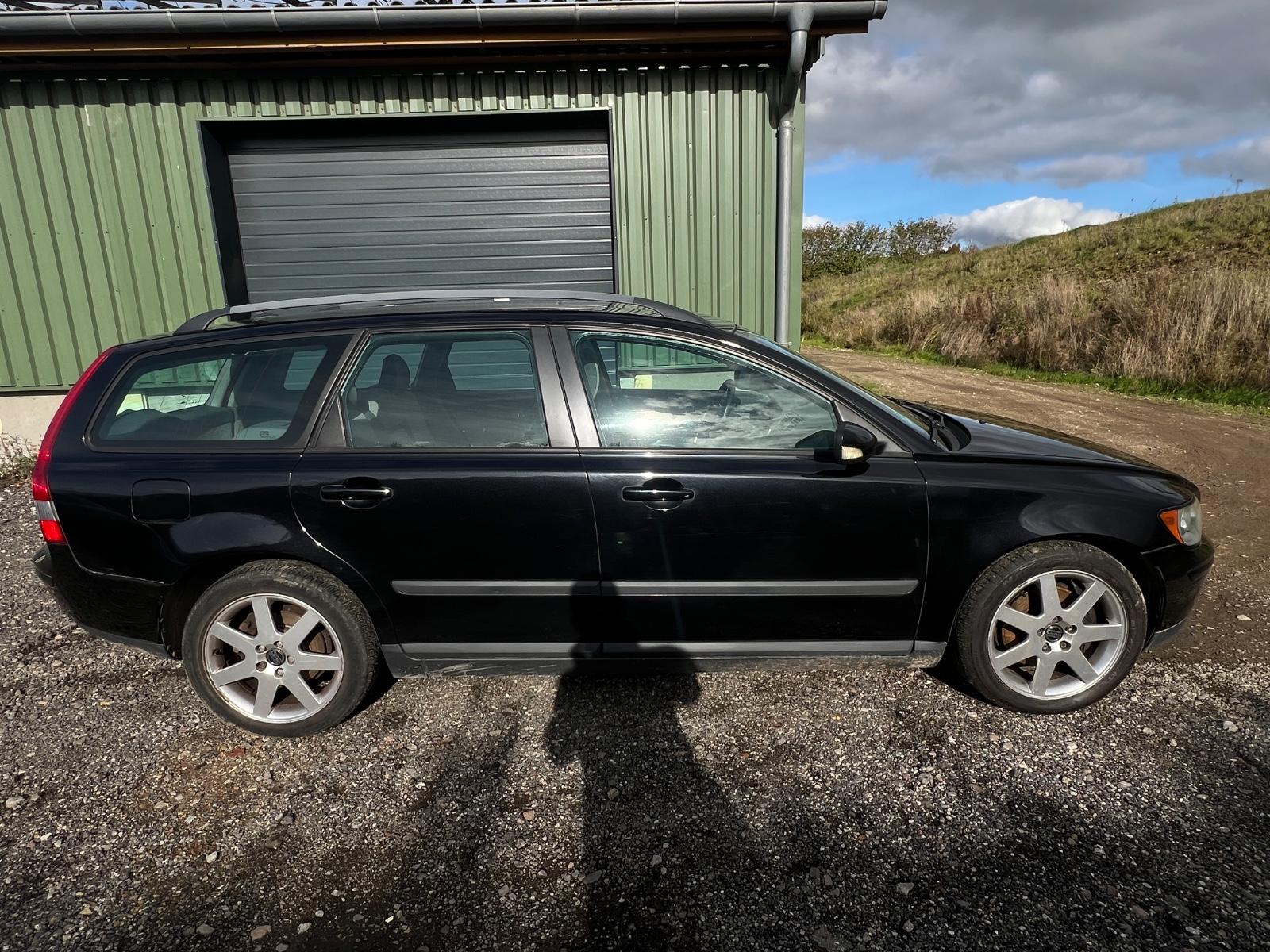 Volvo V50 2004 — engine 2.435 cm³, 140 HP (103kW)