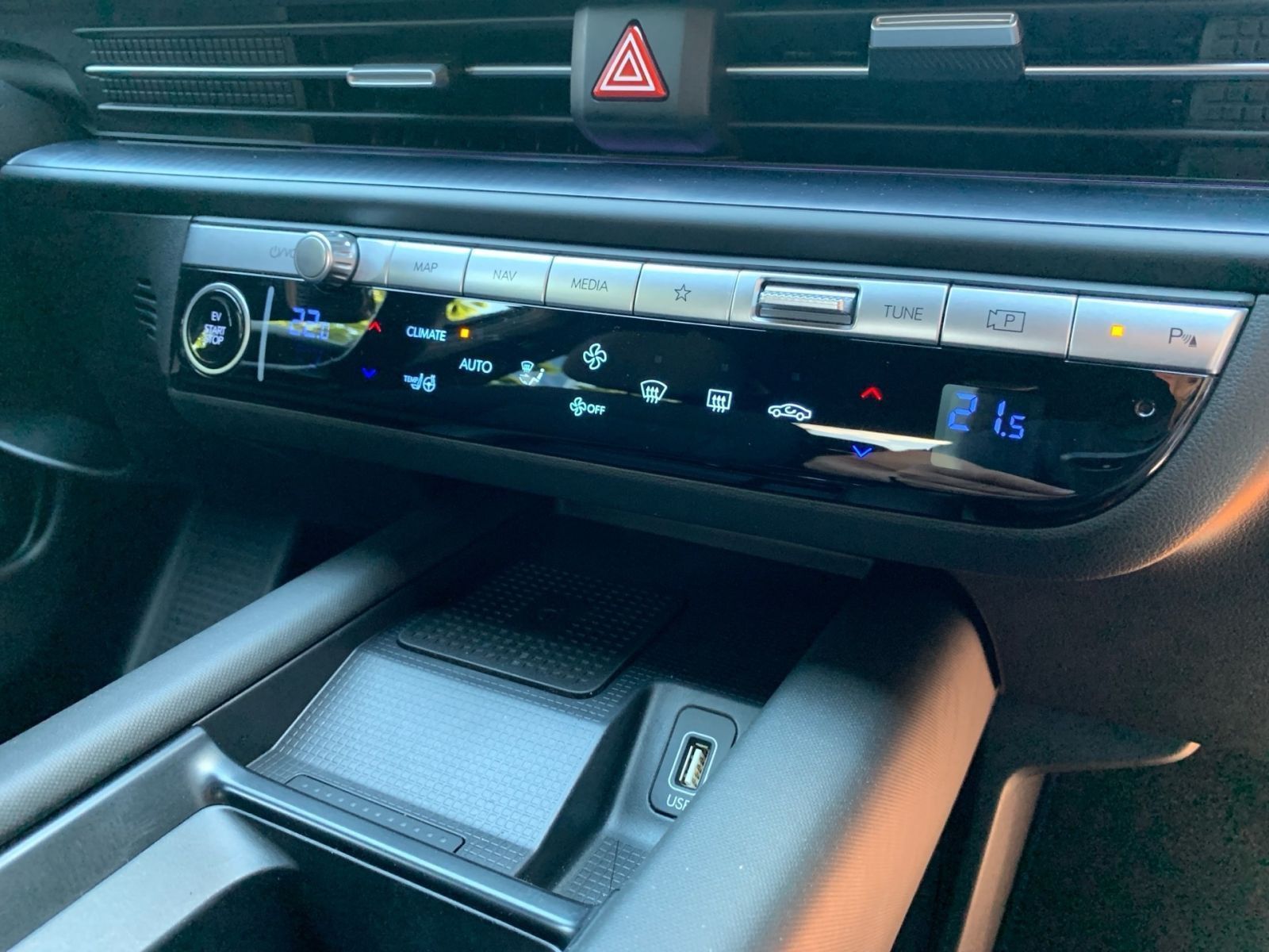 Fahrzeugabbildung Hyundai IONIQ 6 Techniq Elektro 4WD 77,4 kWh Park-Paket