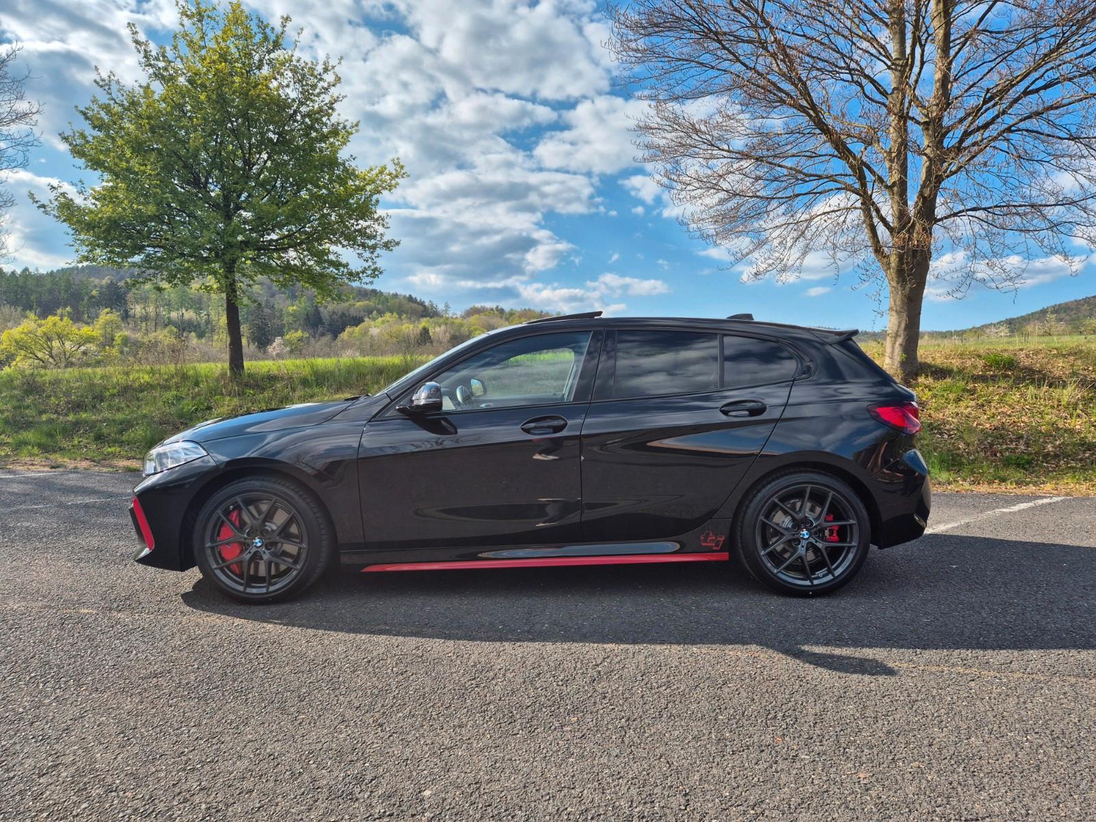 BMW 128ti M-Paket Panoramadach Harman 8fach bereift