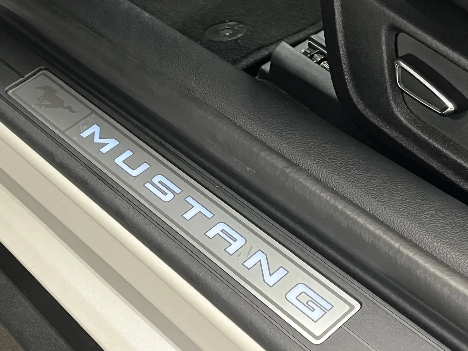 Ford Mustang GT Convertible - 13.200 Km