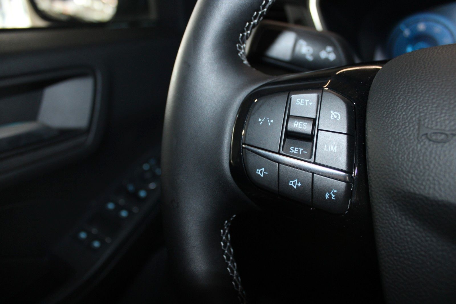 Fahrzeugabbildung Ford Kuga PHEV ACTIVE NAVI Kamera Winter Paket