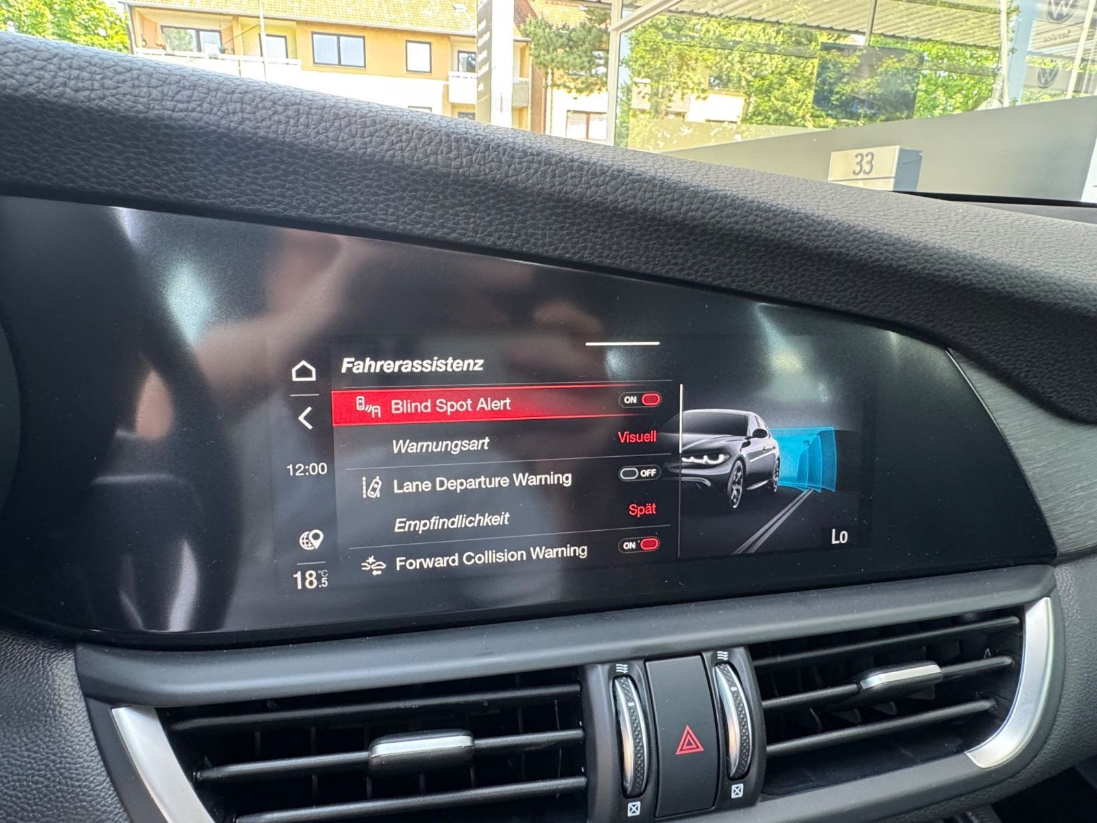 Fahrzeugabbildung Alfa Romeo Giulia Ti Q4/MEMORY/ACC/NAVI/KAMERA/LEDER/