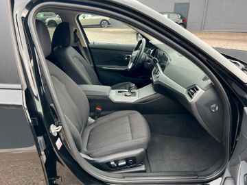 Fahrzeugabbildung BMW 330i Steptr. LiveCockpProf HuD ACC Laser HiFi DA