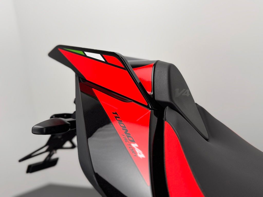 Fahrzeugabbildung Aprilia TUONO V4 FACTORY *1. HAND *NEUWERTIG