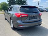 Ford Focus Turnier Titanium - Ford Focus Titanium mit Hybrid-Antrieb (Benzin/Elektro)