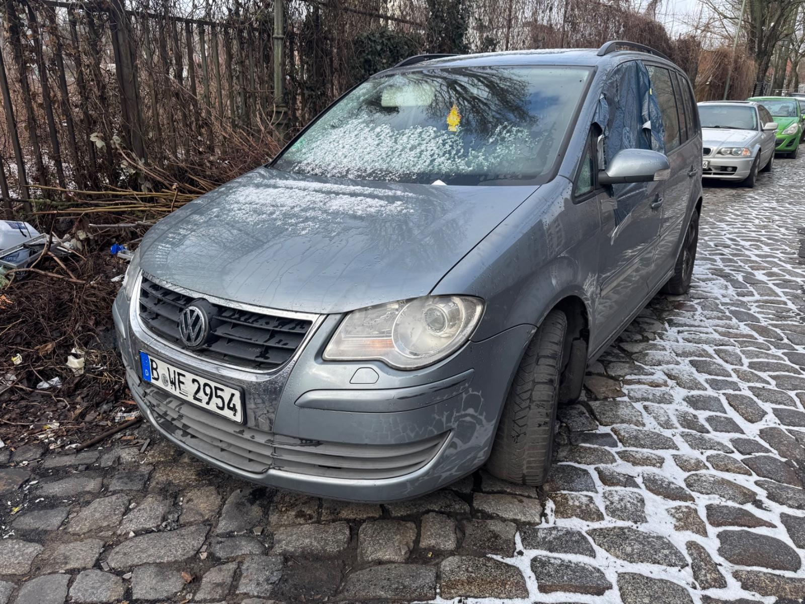 Volkswagen Touran Trendline 1.4 TSI fahrbereit.