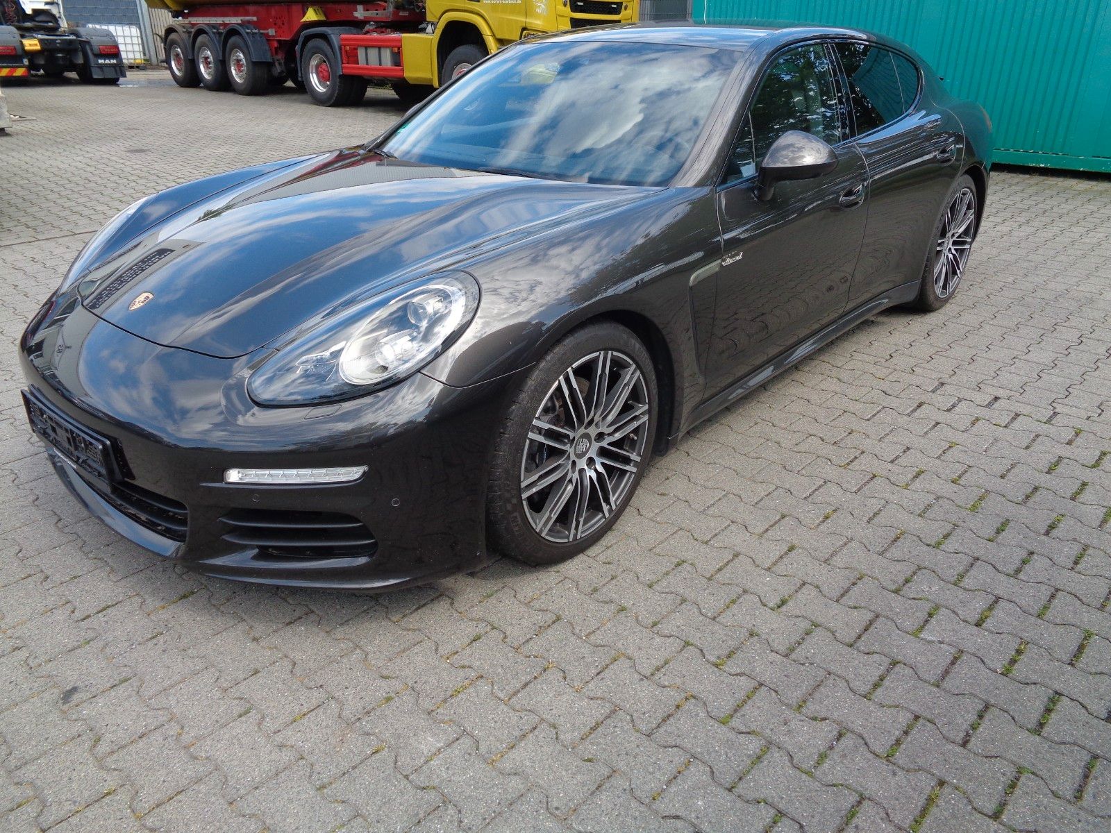 PORSCHE Panamera
