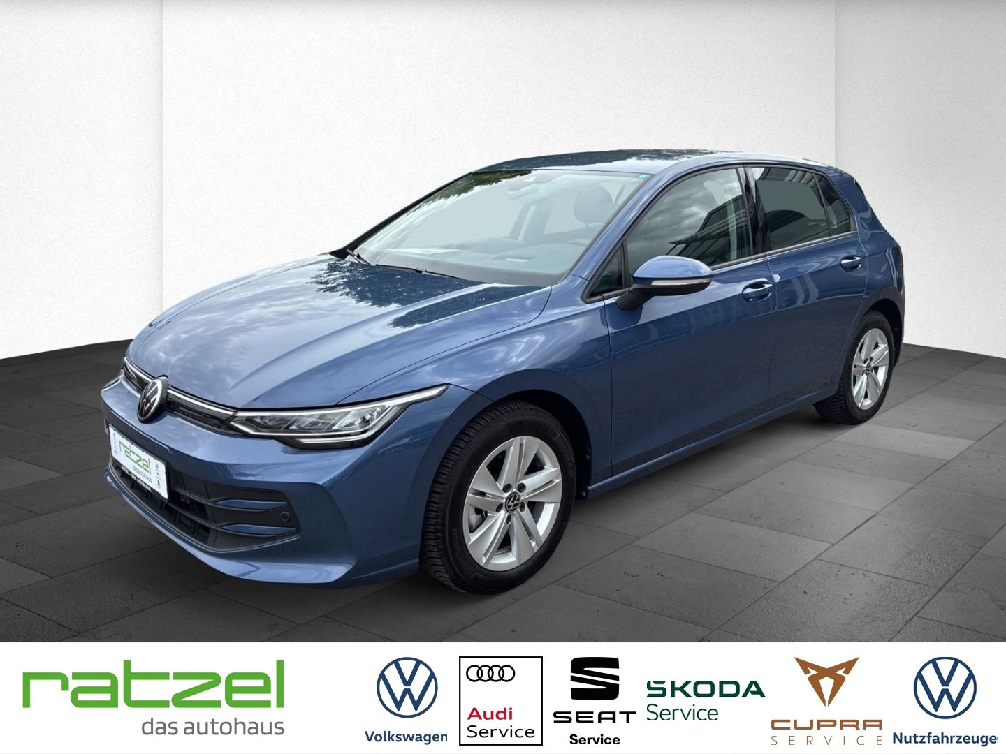 Fahrzeugabbildung Volkswagen Golf VIII Life 1,5 TSI HUD Navi Digitales Cockpi