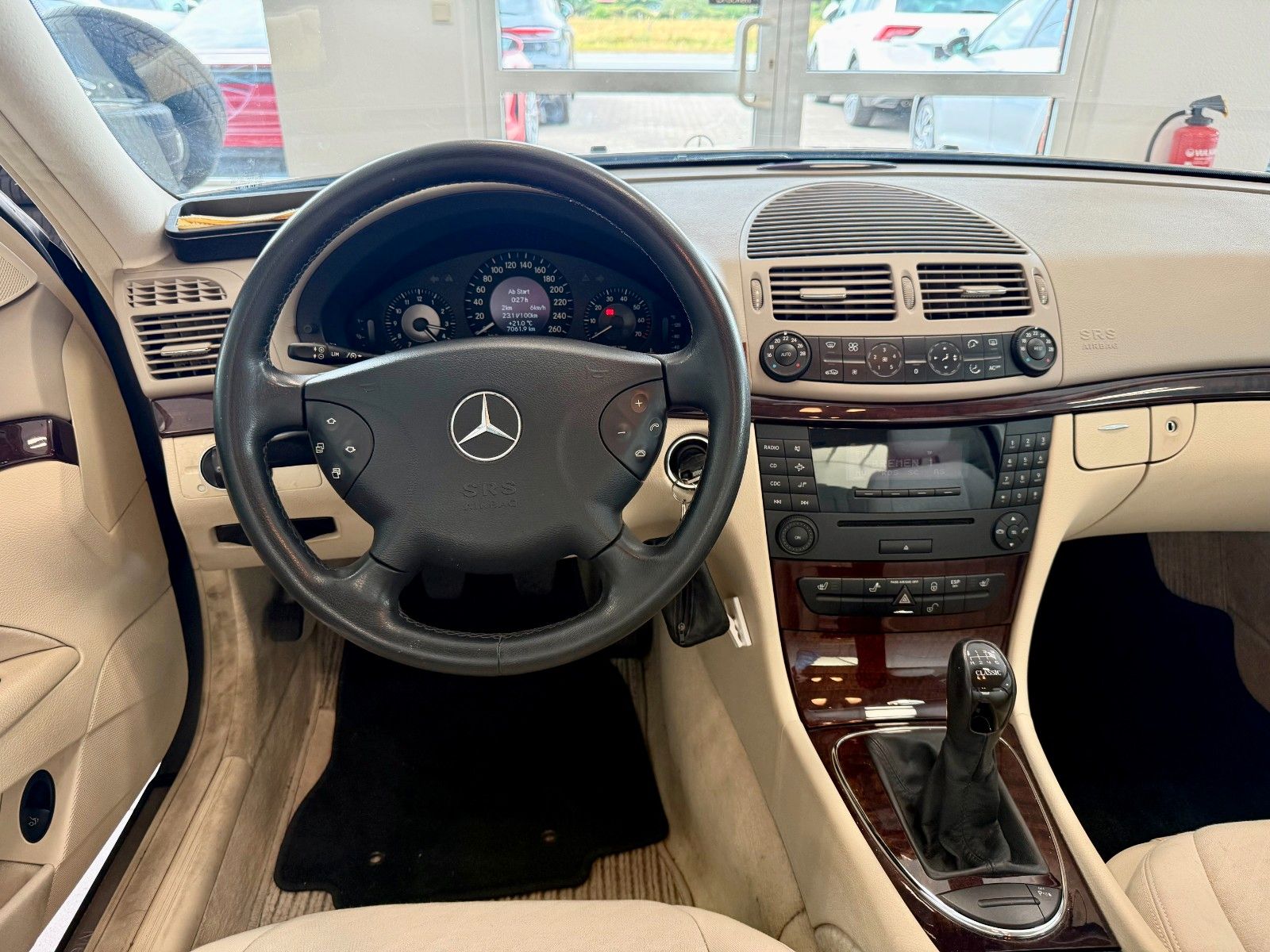 Fahrzeugabbildung Mercedes-Benz E 200 Classic