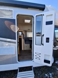 Sunlight Adventure T 68 Combi 6E TV-Paket AWT isoliert 8G