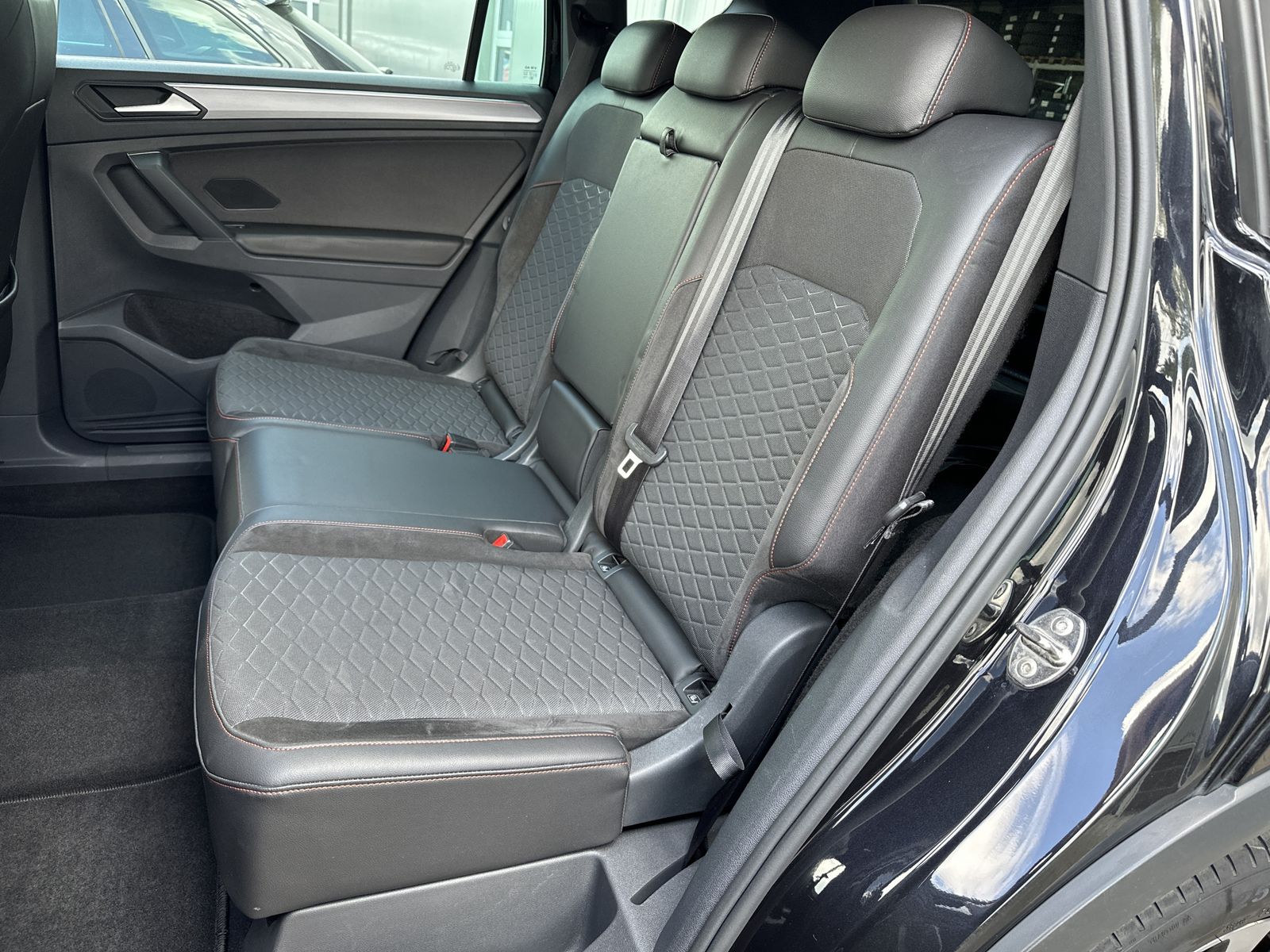 Fahrzeugabbildung SEAT Tarraco 2.0 TDI DSG FR NAV+LED+VCOCK+BEATS+ACC
