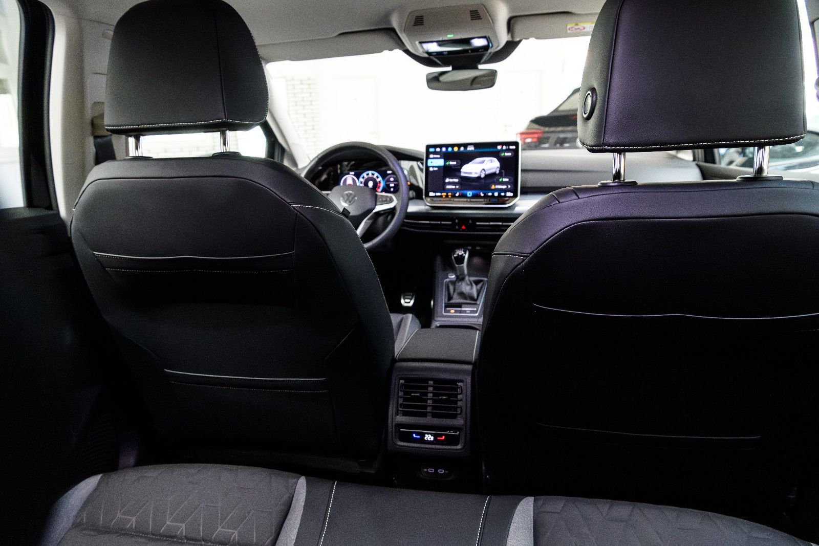 Fahrzeugabbildung Volkswagen Golf VIII Lim. 1.5 TSI Goal +AHK+GJR+KAM+NAVI