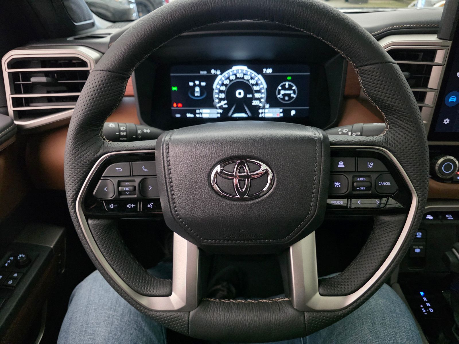 Fahrzeugabbildung Toyota Tundra 1794 Edition T1: 72.000 EURO ! Stock !