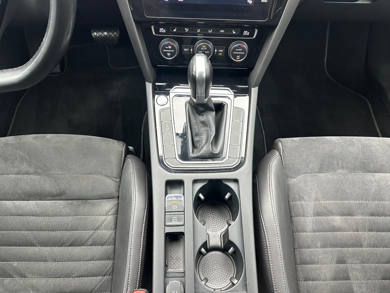 Fahrzeugabbildung Volkswagen PASSAT 2.0 TDI HIGHLINE/ACC/DCC/HUD/LED/RCAM/PDC