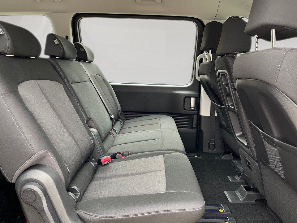 Fahrzeugabbildung Hyundai STARIA Hybrid 9-Sitzer TREND 18 Easy-Access-Pake