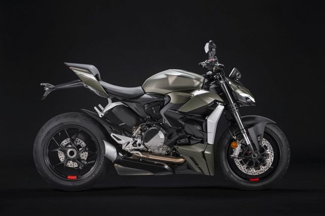 Ducati Streetfighter V2 storm green