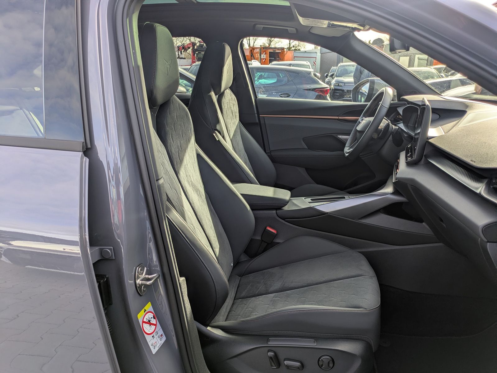 Fahrzeugabbildung CUPRA Terramar 2.0 TSI 4D VZ HUD*MATRIX*PANO*DCC*20"