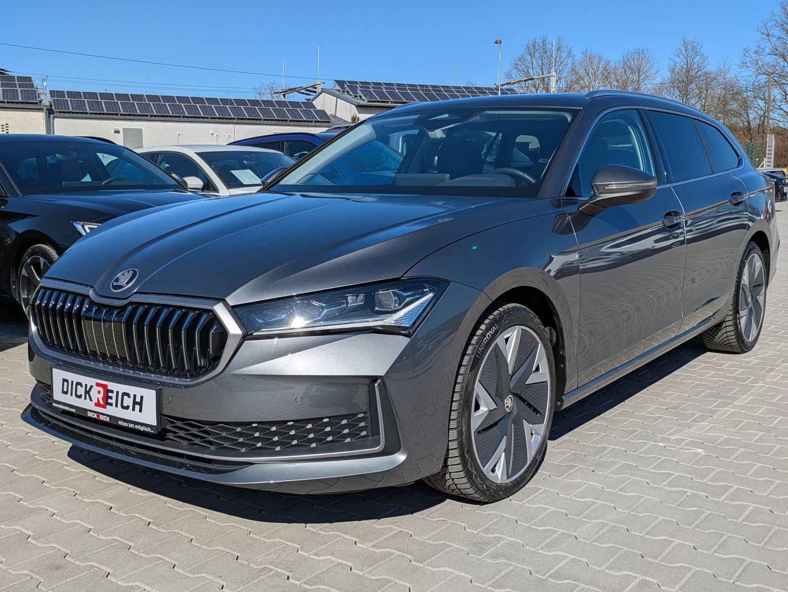 Fahrzeugabbildung SKODA Superb 2.0 TDI 4x4 Selection MATRIX*AHK*PANO*19"