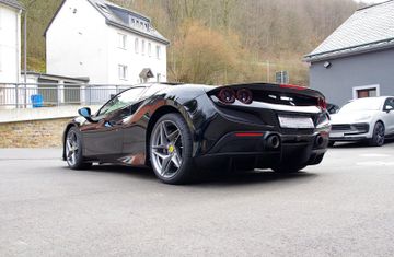 Ferrari F8 Spider*Lift,Racing-Seats,Carbon,JBL,Dt. Ausl.