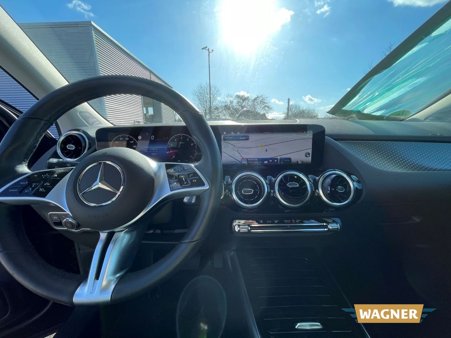 Fahrzeugabbildung Mercedes-Benz GLA 180 LED Navi Sitzheizung Frontschaden