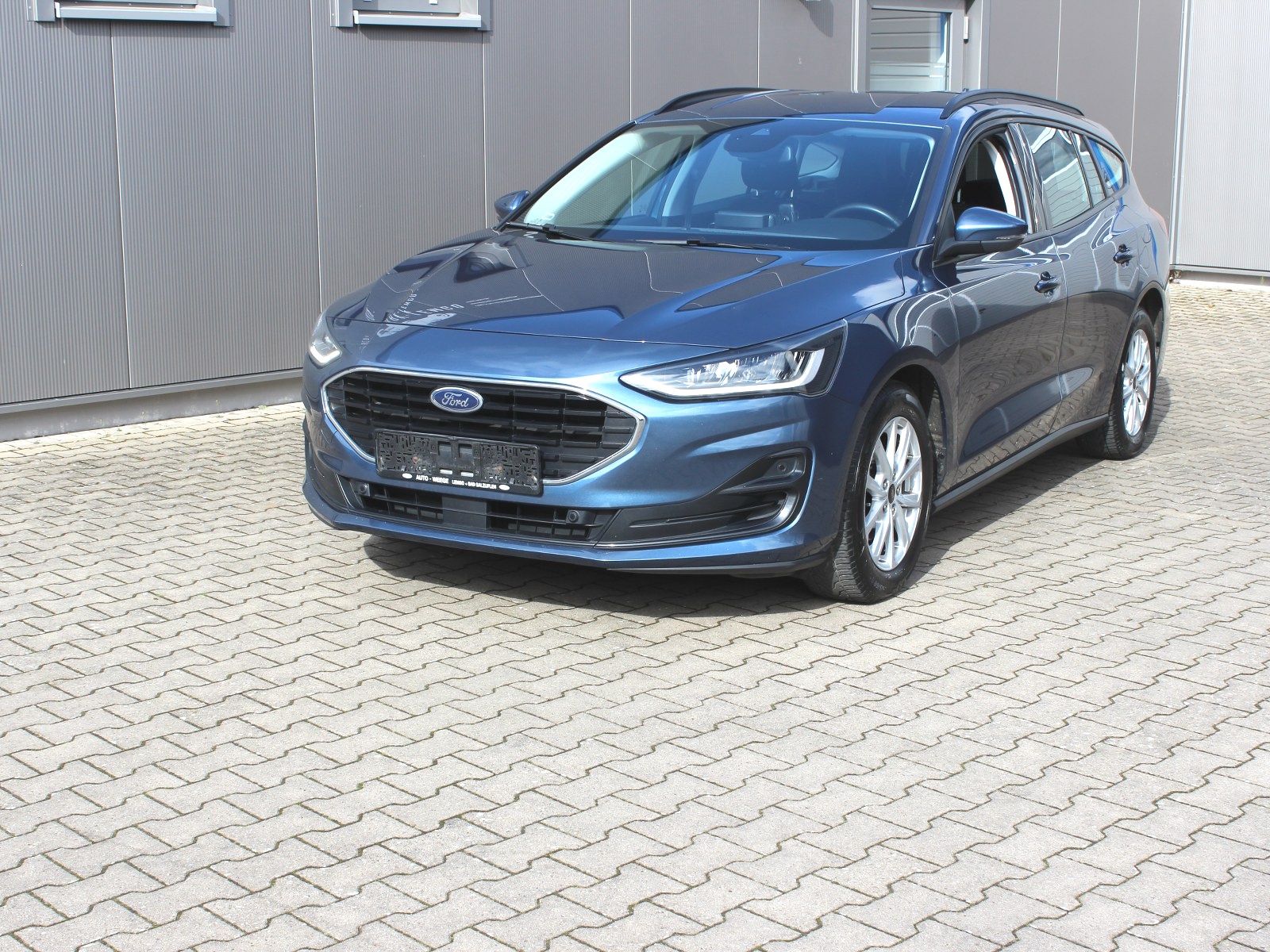 Fahrzeugabbildung Ford Focus Cool & Connect 1,0 EcoBoost Start/Stopp