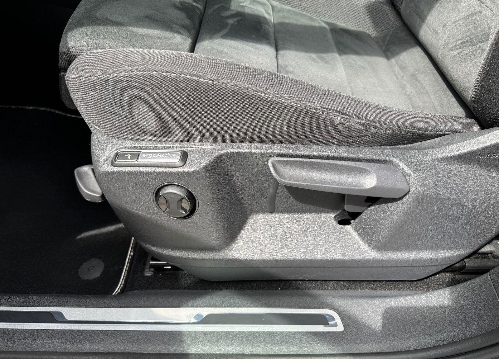 Volkswagen Tiguan Comfortline 1.5 TSI OPF NAVI+KAMERA+LED.. foto 16