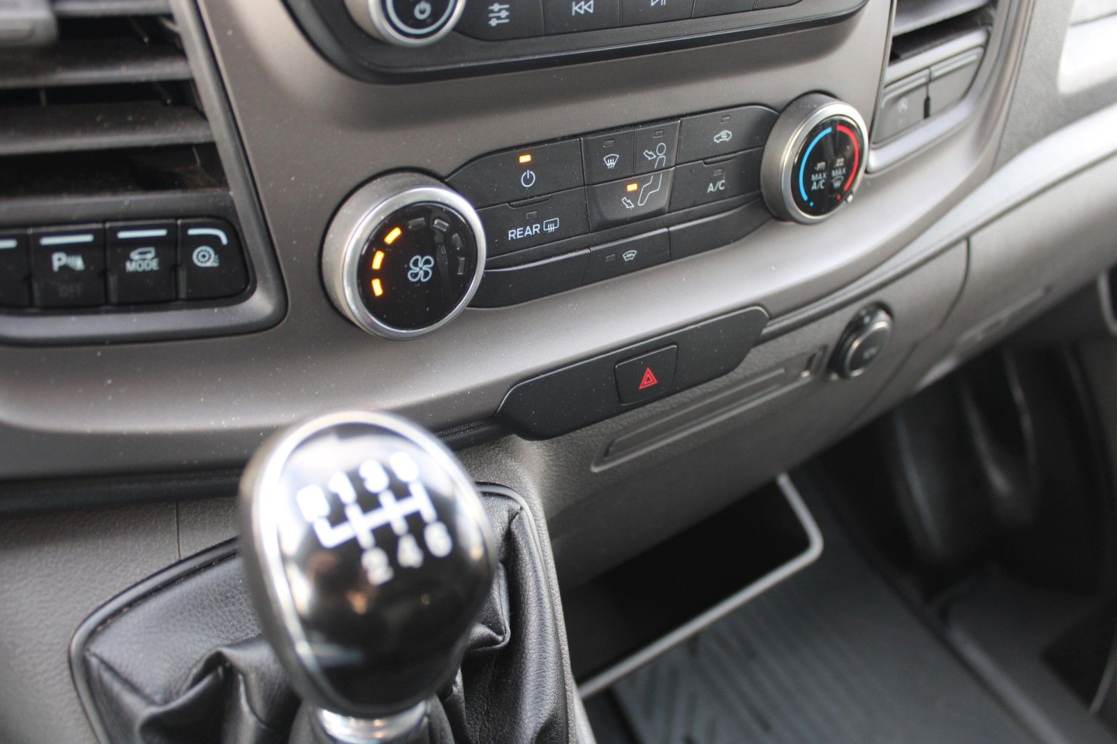 Fahrzeugabbildung Ford Transit L3 H2 TREND AHK PDC ALLWETTER 1.Hand