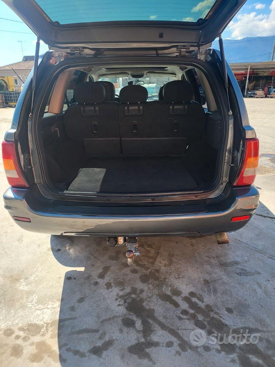 Jeep Cherokee 2004 — interior