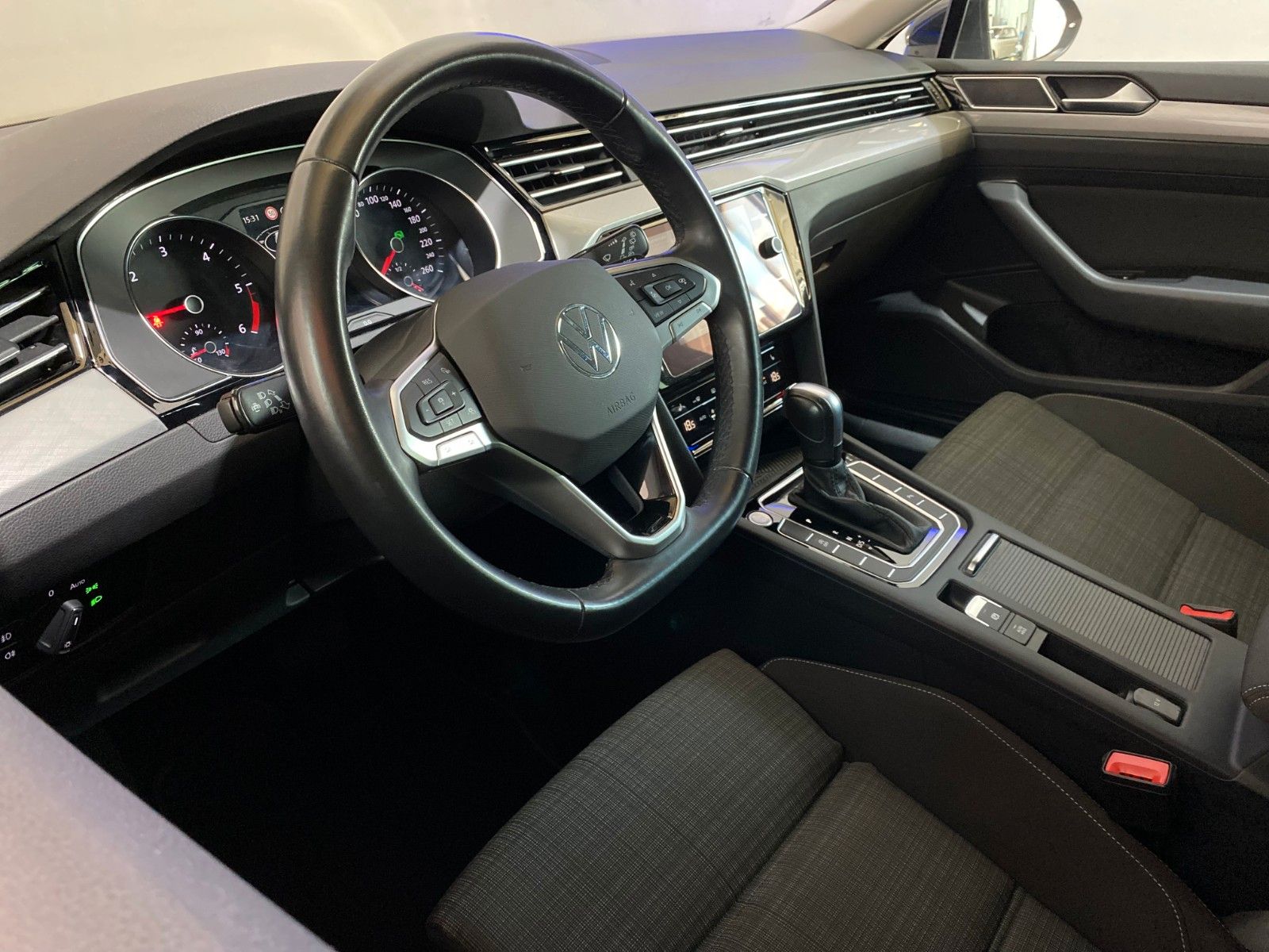 Fahrzeugabbildung Volkswagen Passat Variant Business 2,0TDI *LED*NAVI *ASSIST