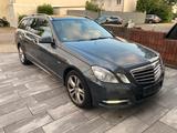 Mercedes-Benz Mercedes Benz E 220 cdi T-Modell Scheckhef... - gebrauchte Mercedes-Benz E 220 aus dem Jahr 2010