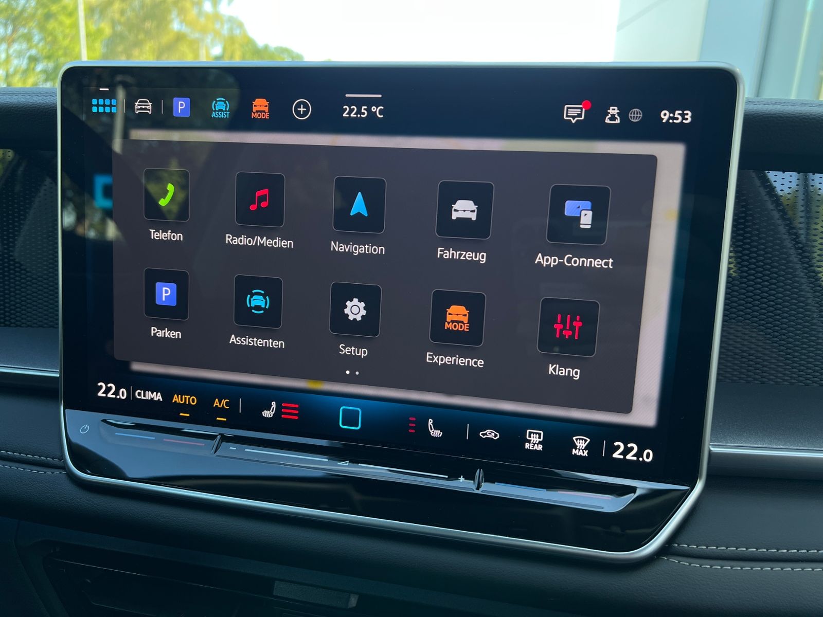 Fahrzeugabbildung Volkswagen Tayron LIFE 1.5 eTSI DSG *AHK, 7-Sitzer, LED, AC