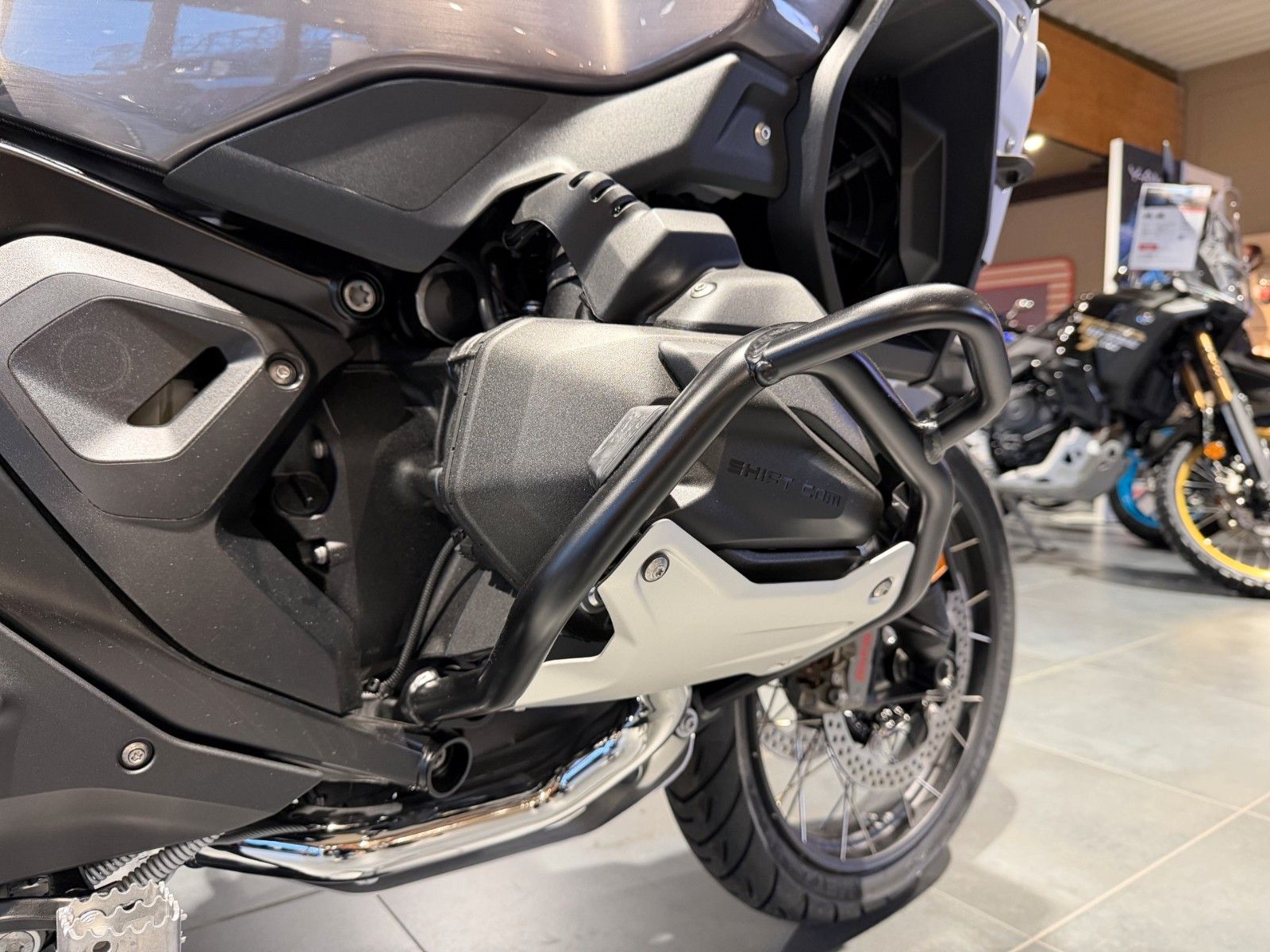 Fahrzeugabbildung BMW R 1300 GS ADV Triple Black 3 Pakete/ Höhenreg.