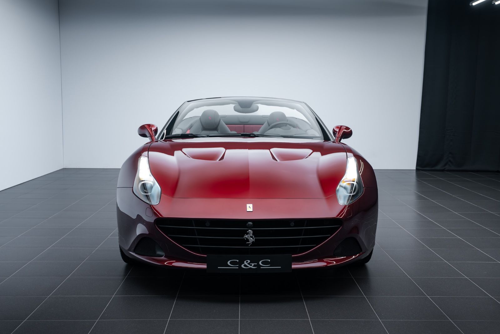 Fahrzeugabbildung Ferrari California T ATELIER/SPECIAL COLOUR/WENIG KM
