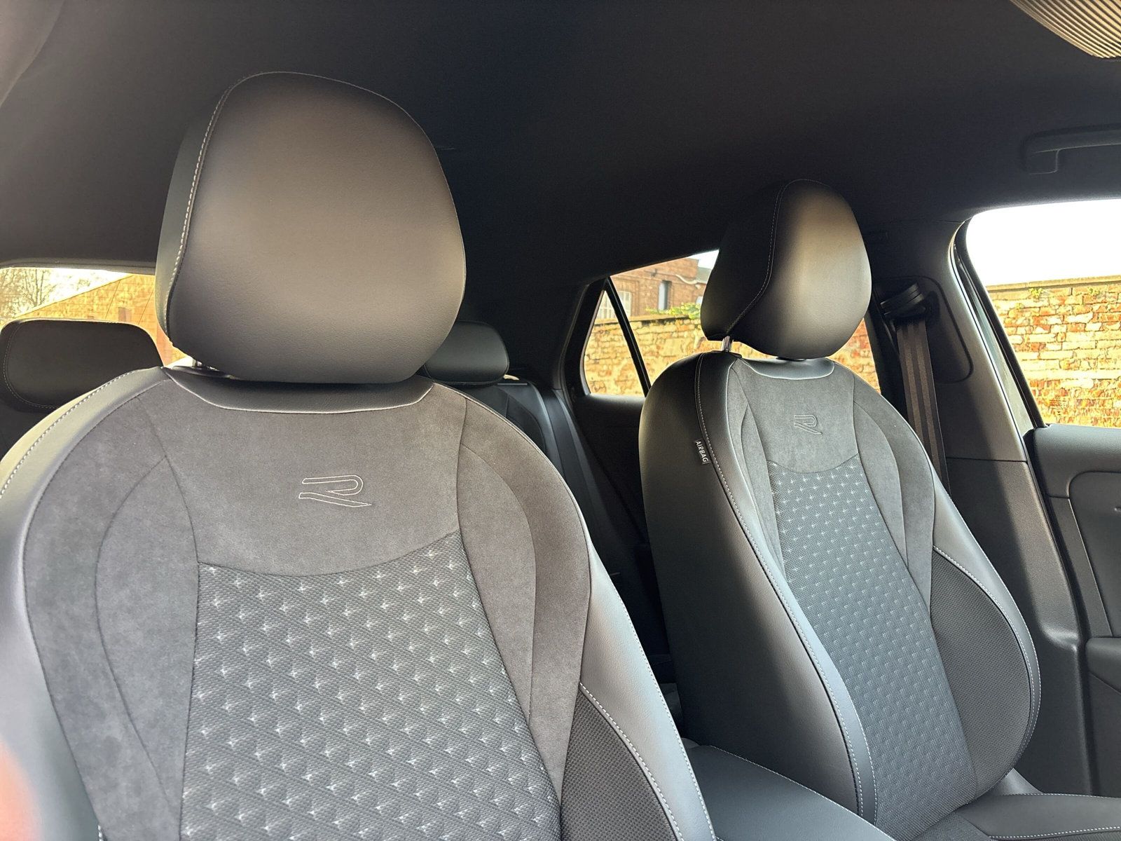 Fahrzeugabbildung Volkswagen T-Roc R-Line TSI 110 kW 7-Gang DSG