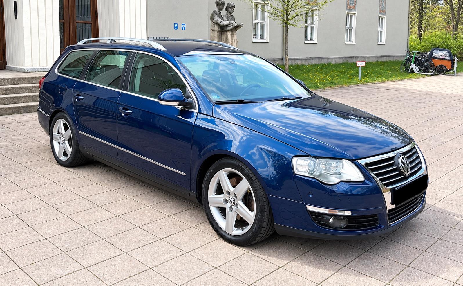 Volkswagen Passat 2010 — rear view