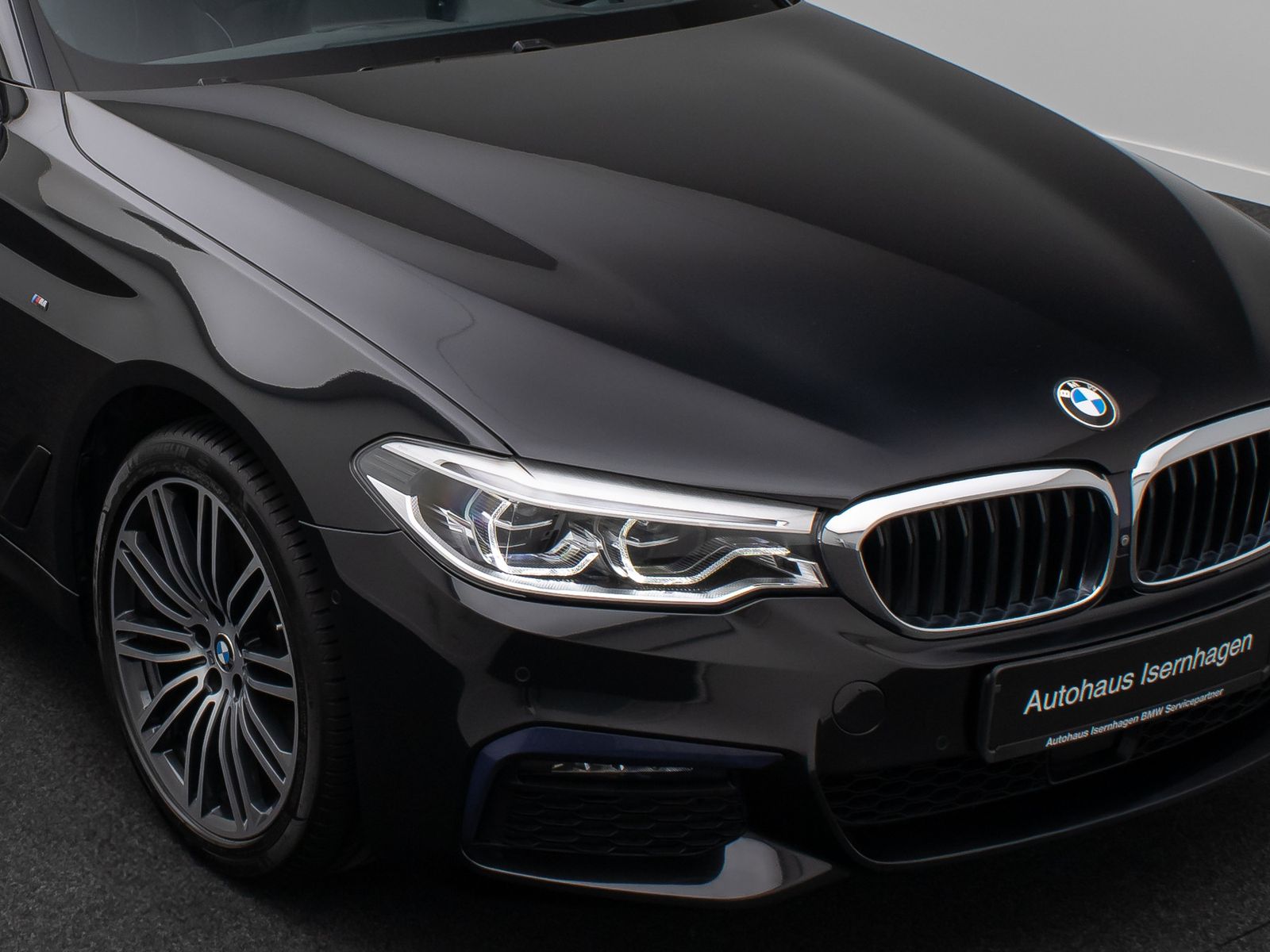 Fahrzeugabbildung BMW 520d xD M Sport Individual 360&deg;HUD HiFi Panorama