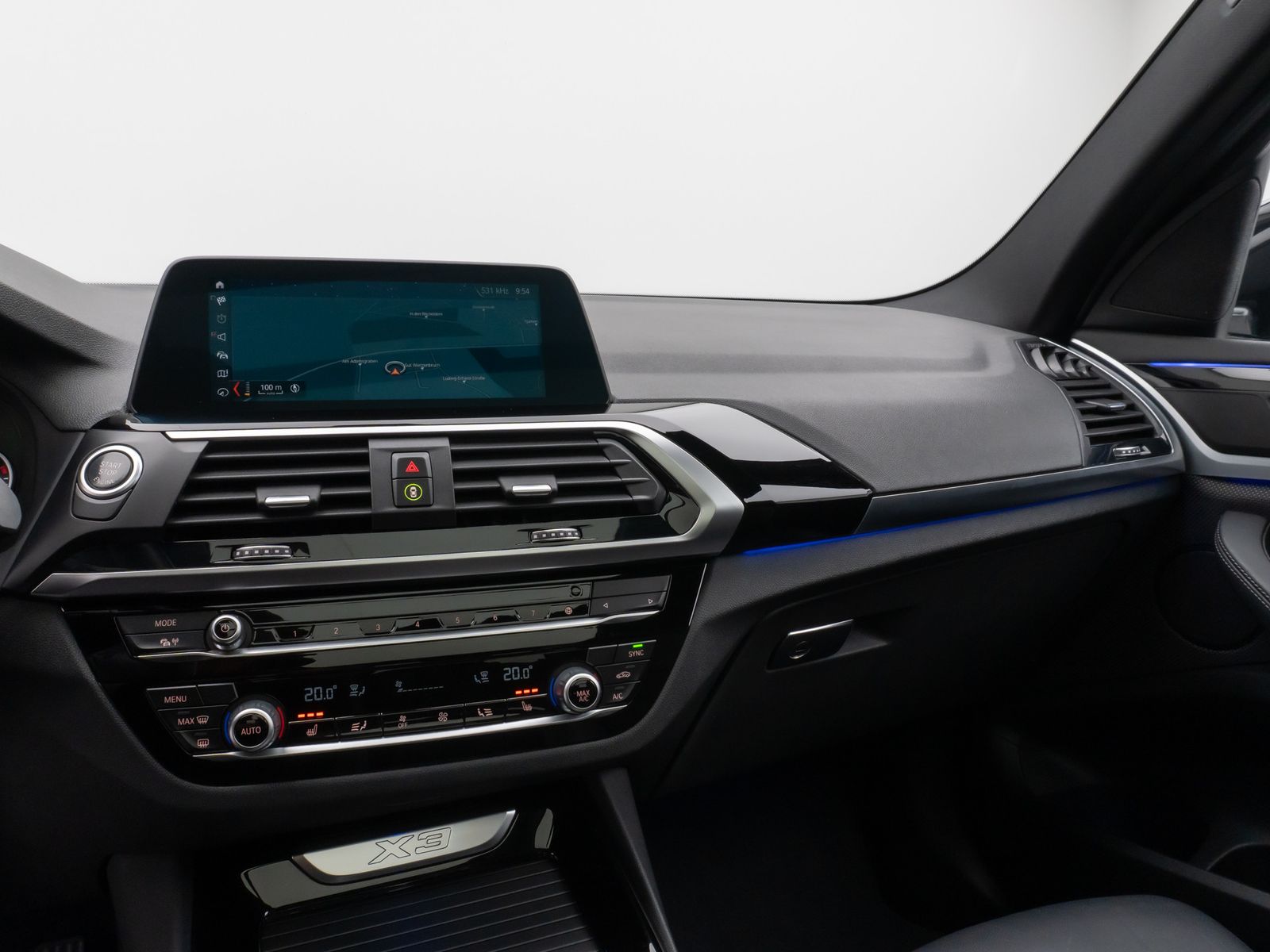 Fahrzeugabbildung BMW X3 xD20d xLine Kamera Panorama HUD DAB HiFi 19"