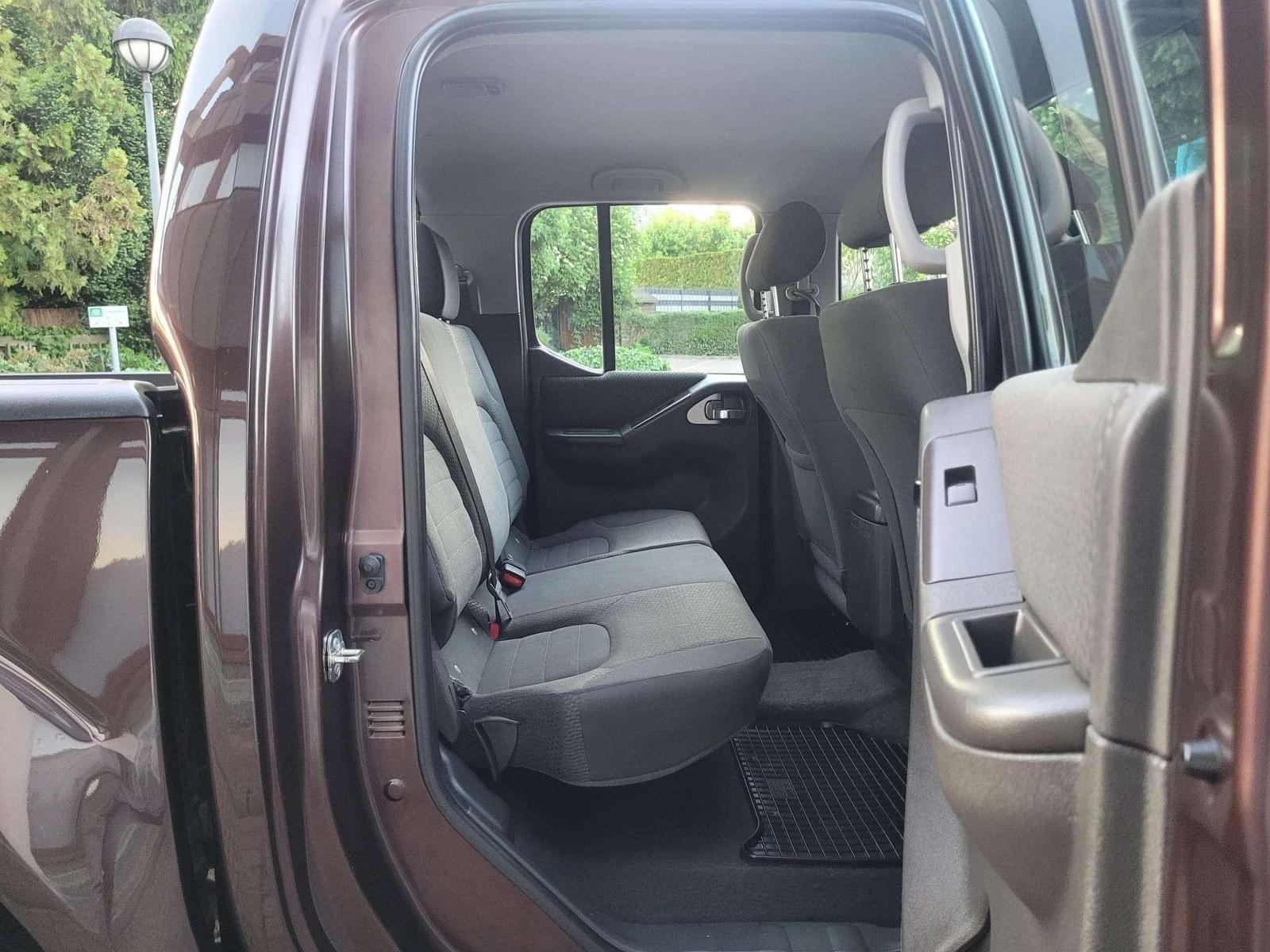 NISSAN NAVARA 2.5 dCi 190ch 4X4 - DOUBLE CAB - ATTELAGE - CLIM BIZONE - SIÈGES CHAUFFANTS - RÉGULATEUR DE VITESSE