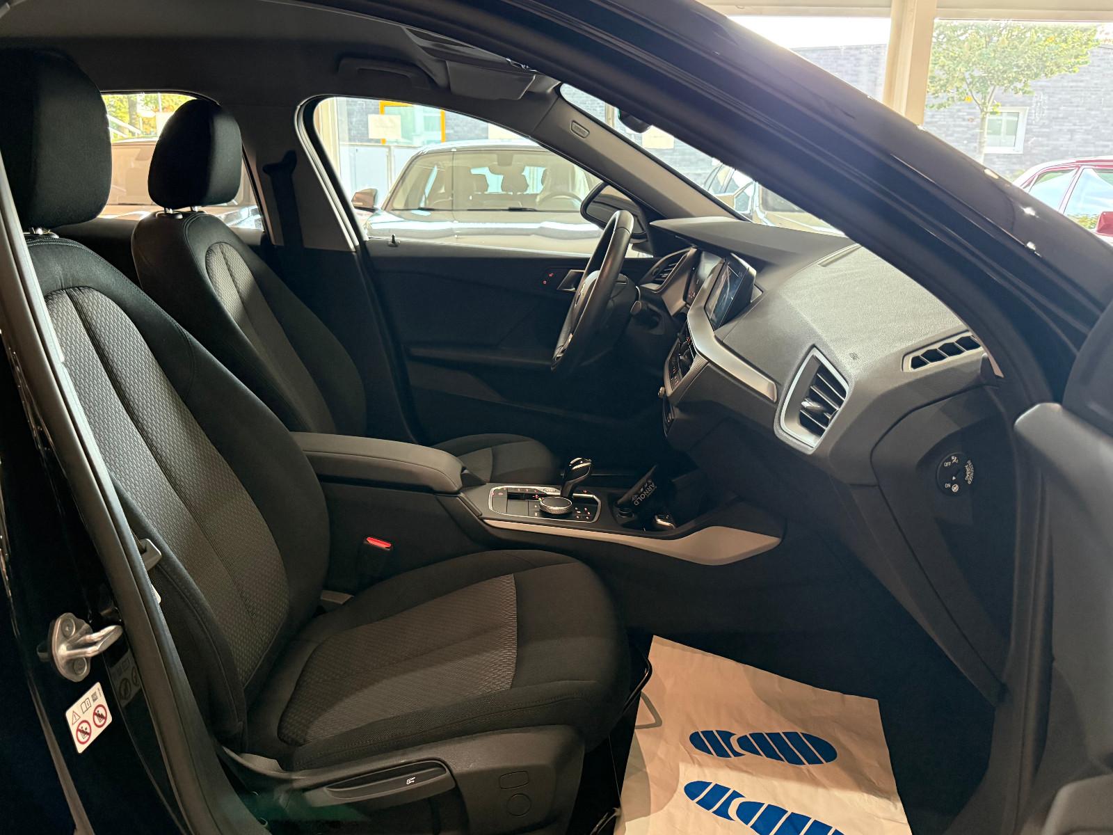 BMW 118 i Advantage *Navi*Led*Kamera*AppleCarp*Auto