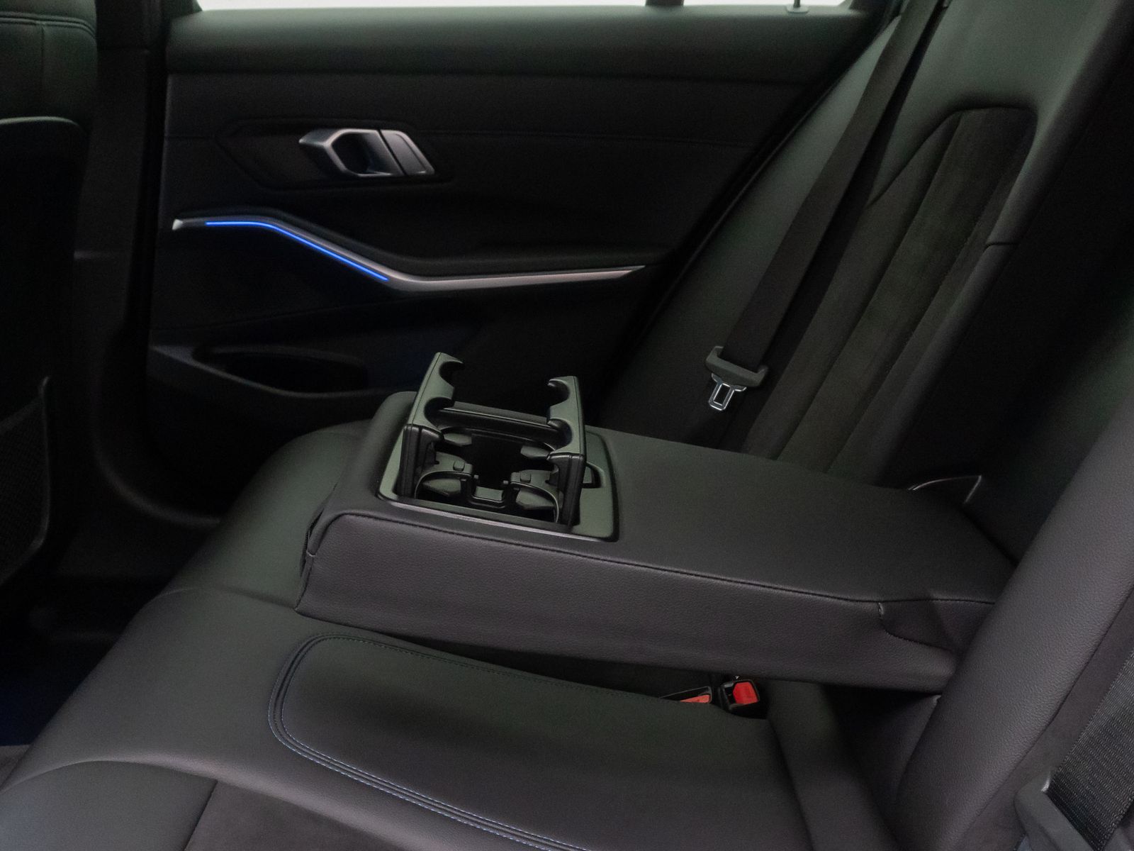 Fahrzeugabbildung BMW 320i M Sport Individual Komfort Laser AHK 19Zoll